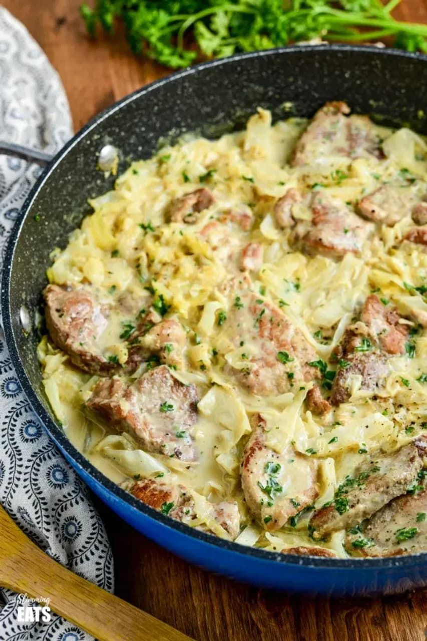 Cream garlic pork with cabbage