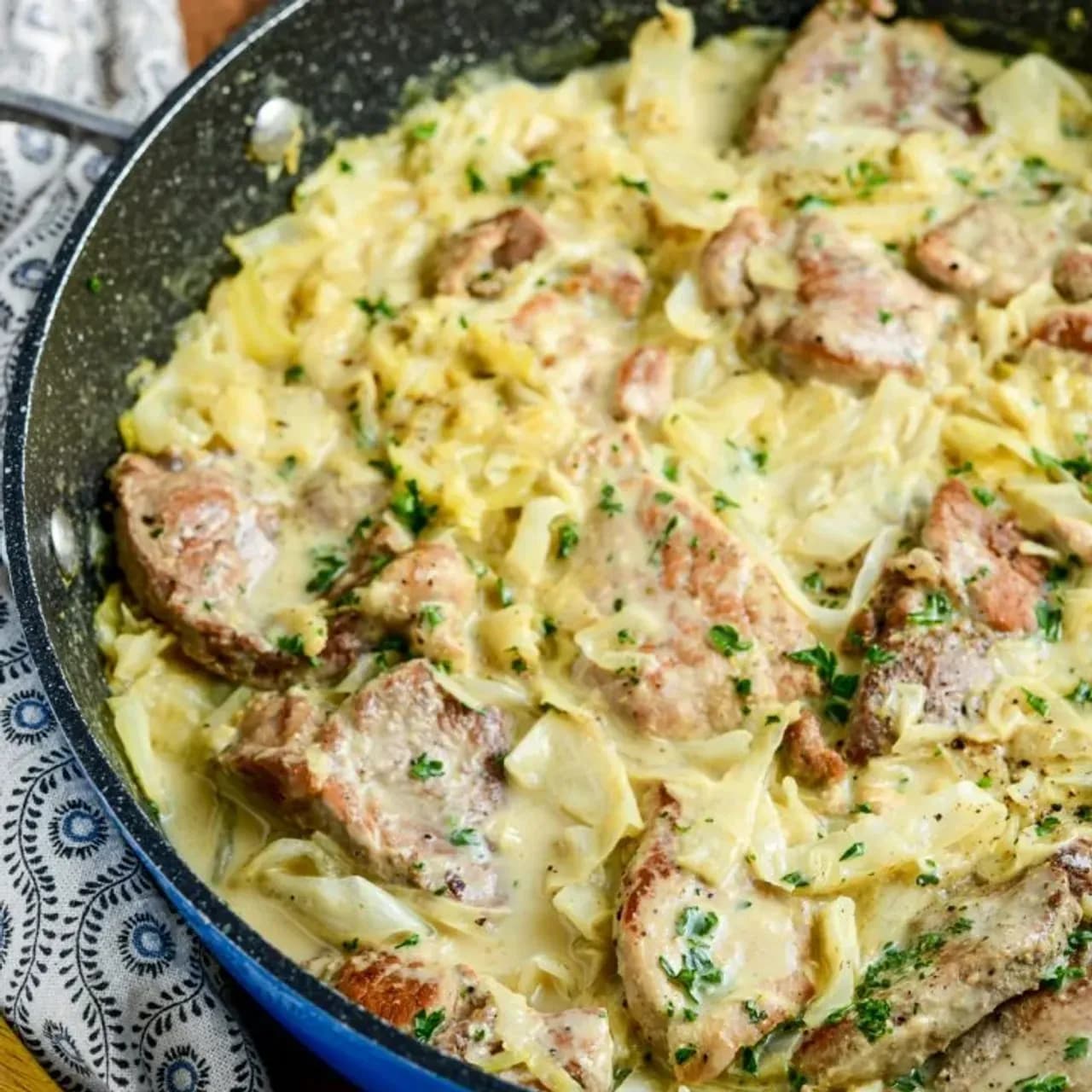 Creamy garlic pork with cabbage